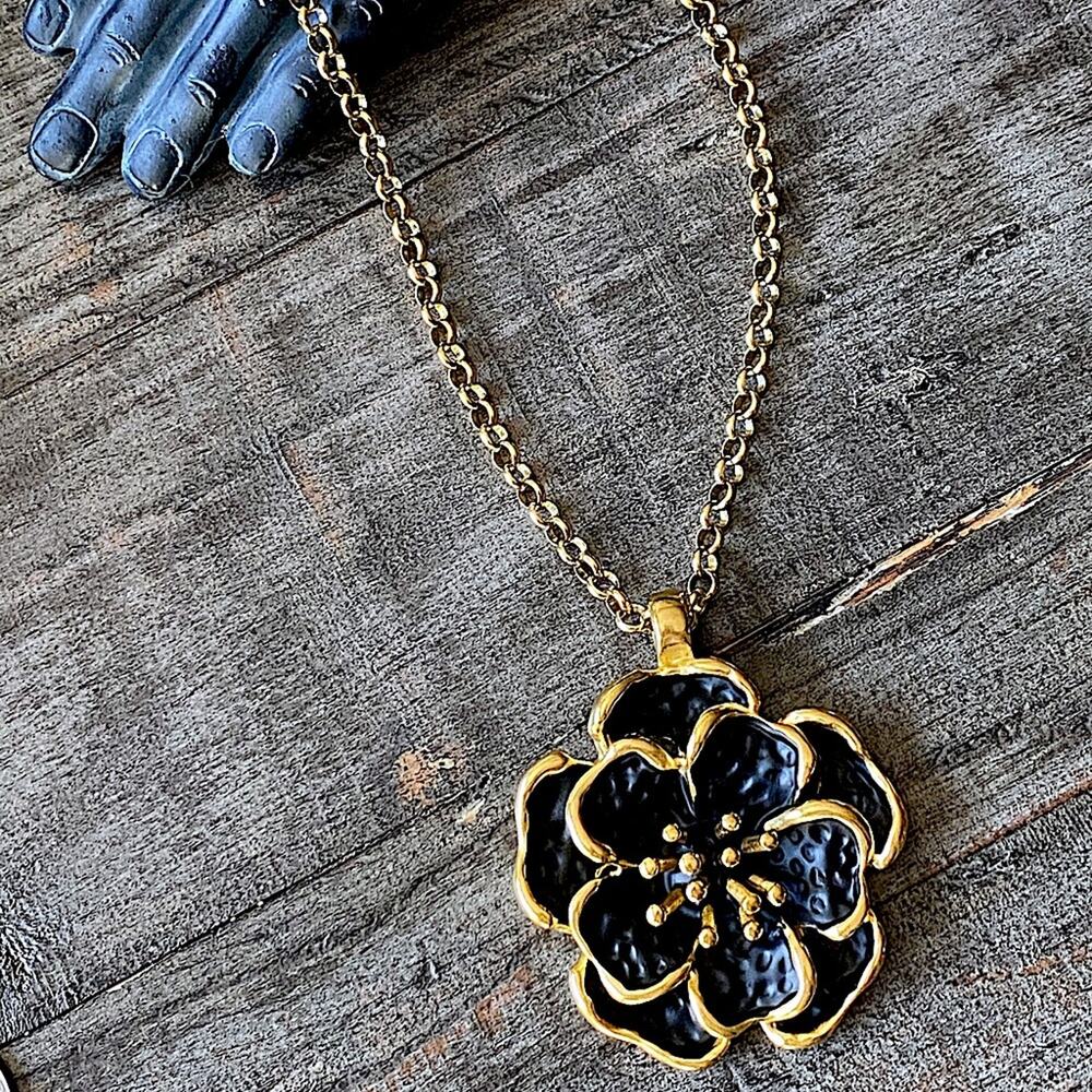 NEW Black Flower Pendant Necklace